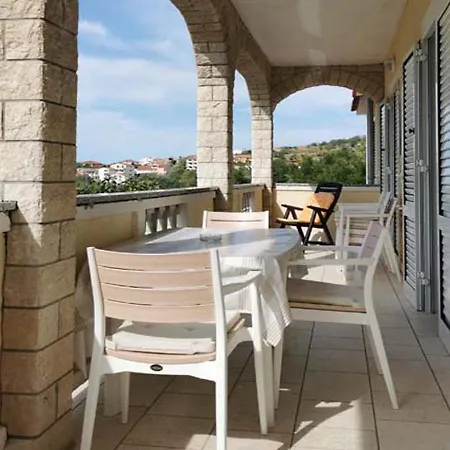 Apartments Miranda Lopar Exterior photo