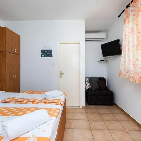 Apartments Miranda Lopar Exterior photo