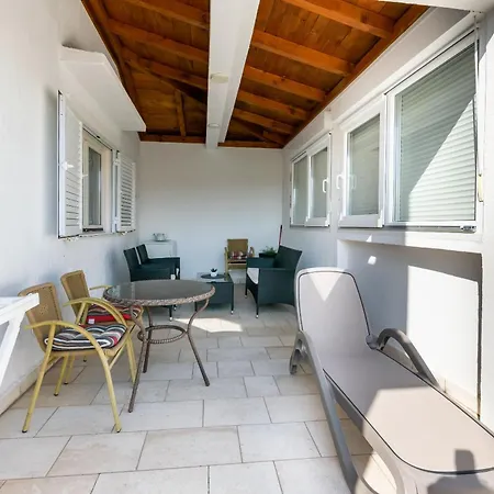 Apartments Miranda Lopar Exterior photo