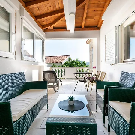Apartments Miranda Lopar Exterior photo