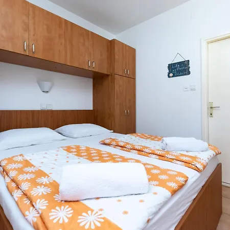 Apartments Miranda Lopar Exterior photo