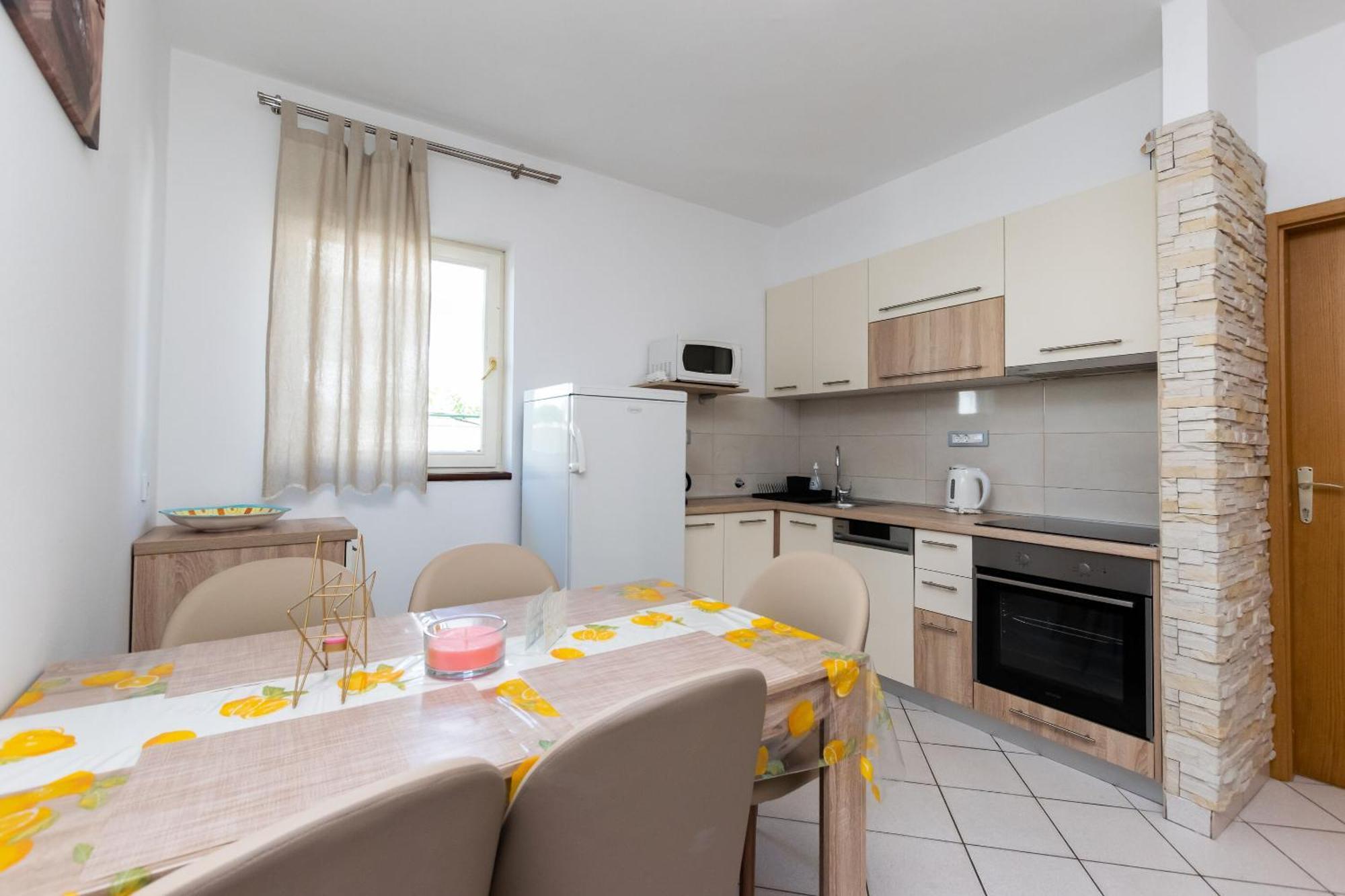 Miranda Apartment Lopar