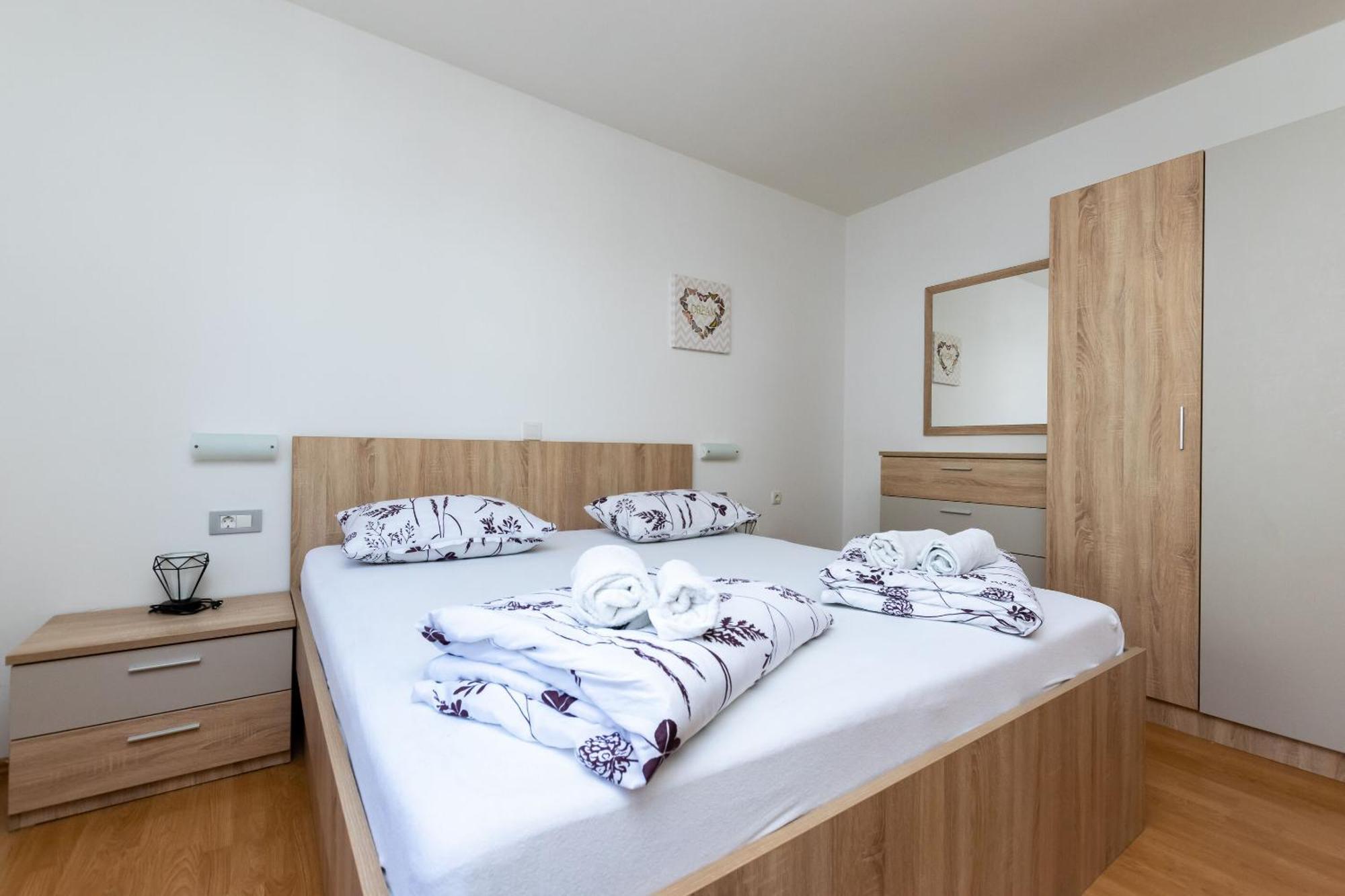 Miranda Apartment Lopar