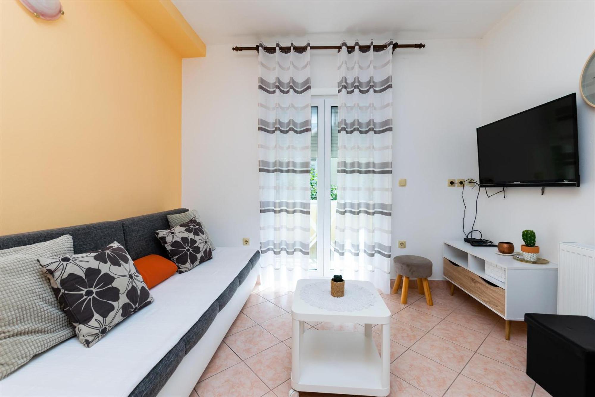 Miranda Apartment Lopar