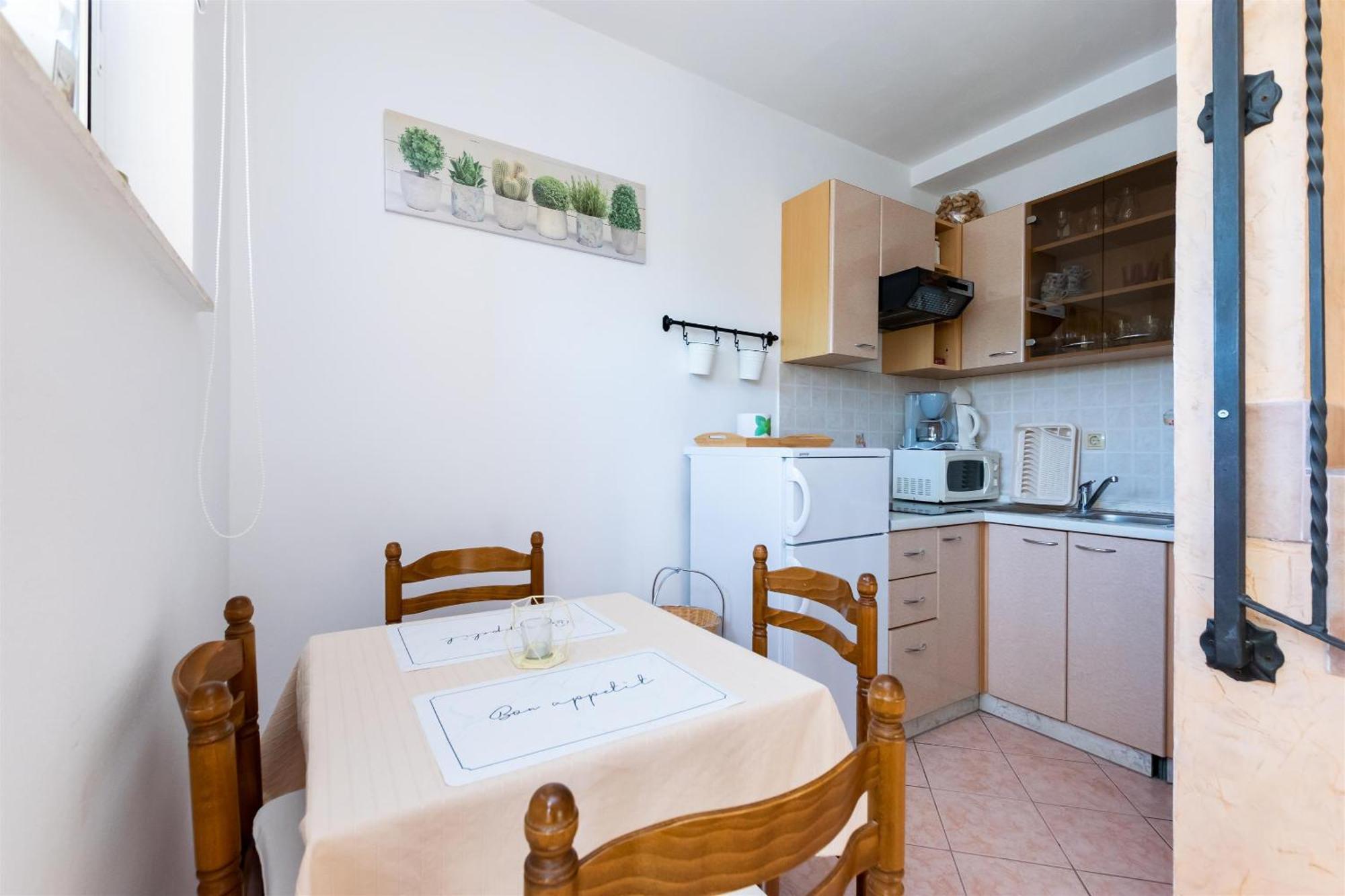 Miranda Apartment Lopar