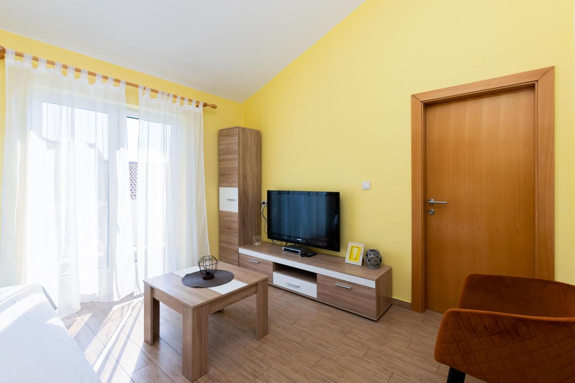 Miranda Apartment Lopar